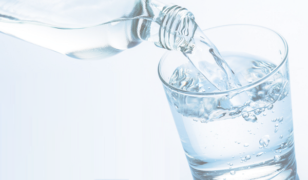 Cách lựa chọn nước tinh khiết đóng chai an toàn cho sức khỏe - ảnh 2